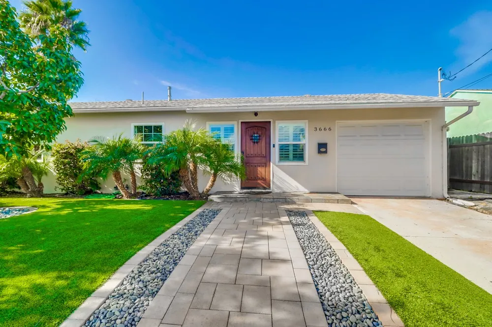 Single-family ranch home with landscaped front yard in San Diego